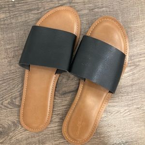 Universal Thread Sandals